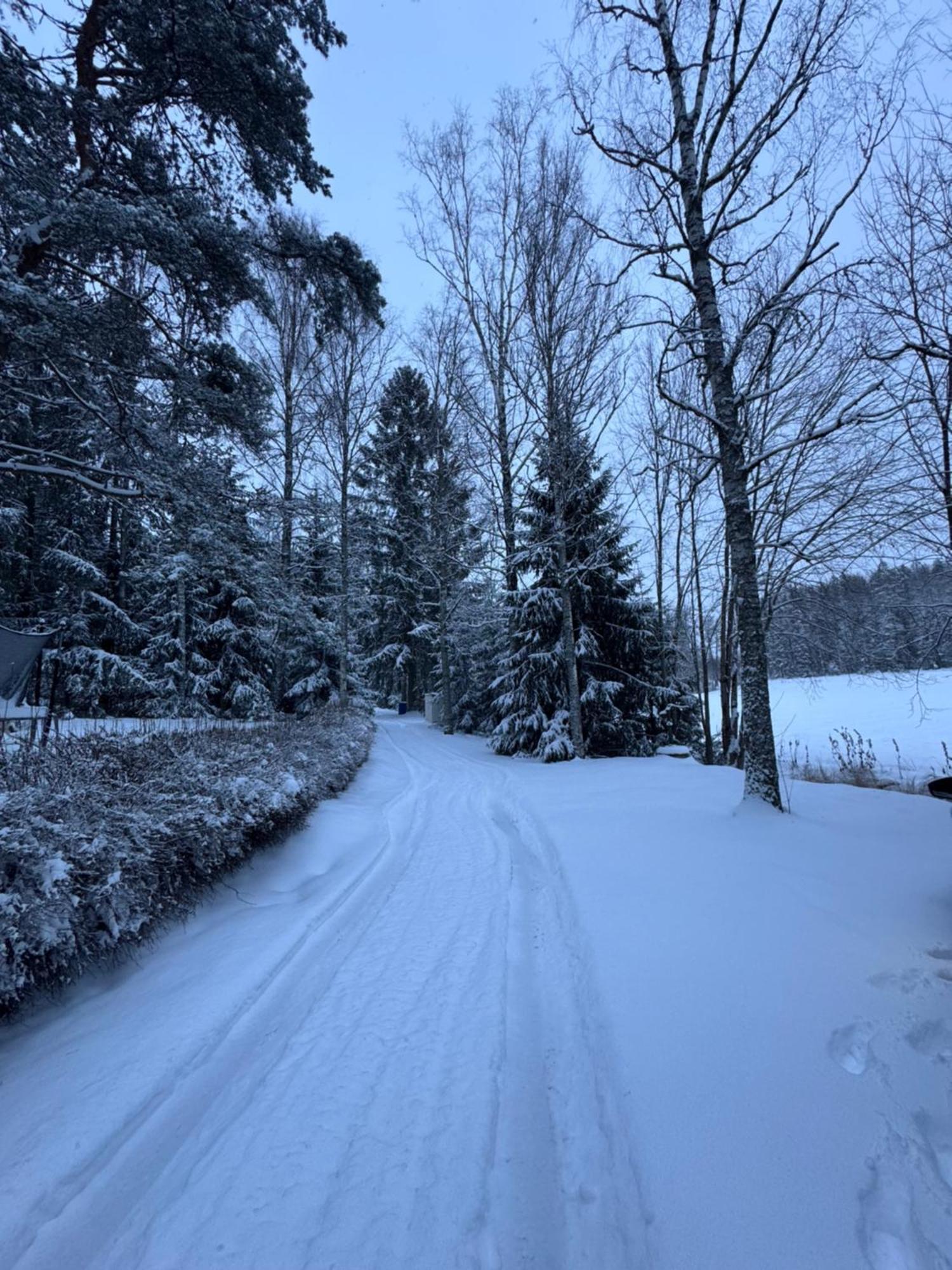 Mysig Stuga I Naevesta Orebro Exterior photo